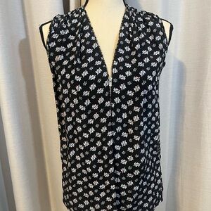 Elegant V-Neck Blouse - Geometric Print